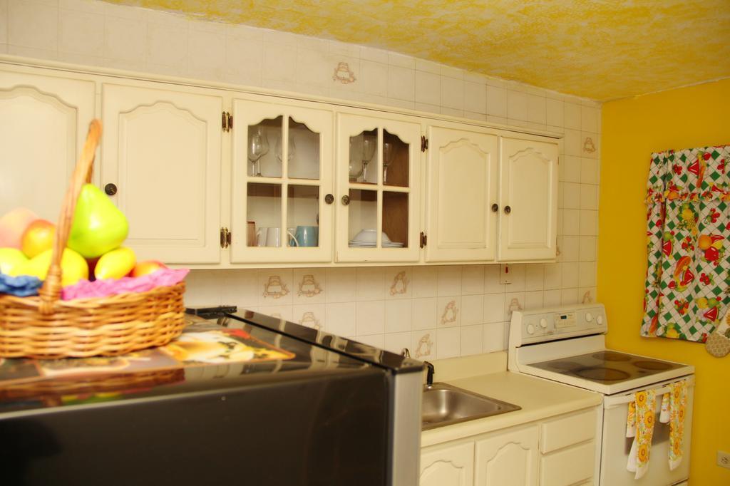 Central Oaklands Kingston Apt Exterior photo