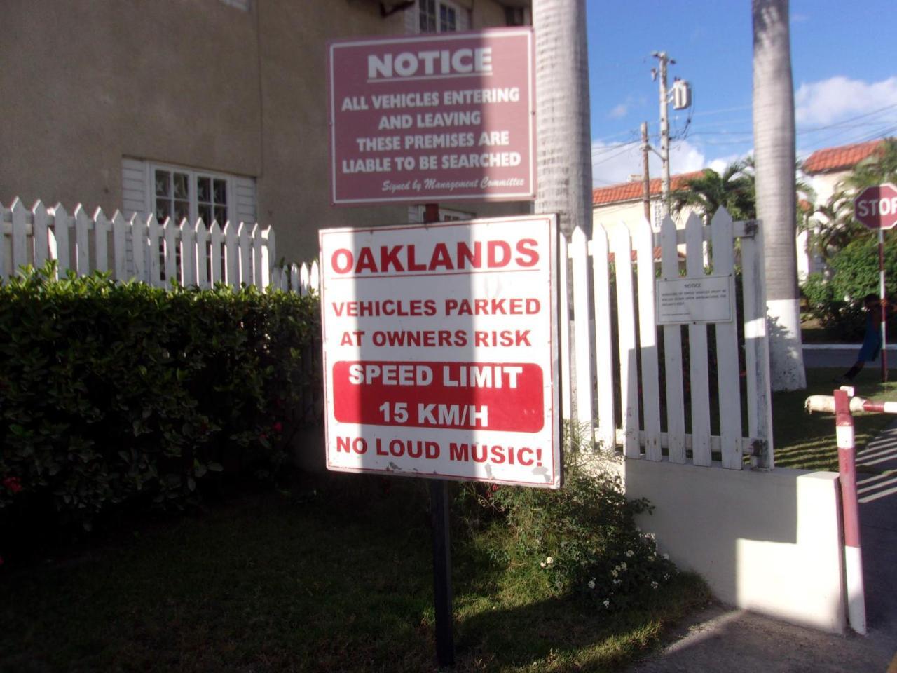 Central Oaklands Kingston Apt Exterior photo